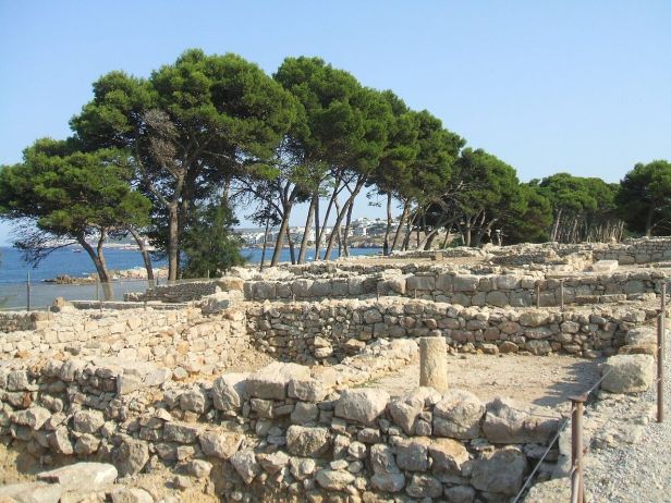 1280px-Empuries_MaisonduPeristyle